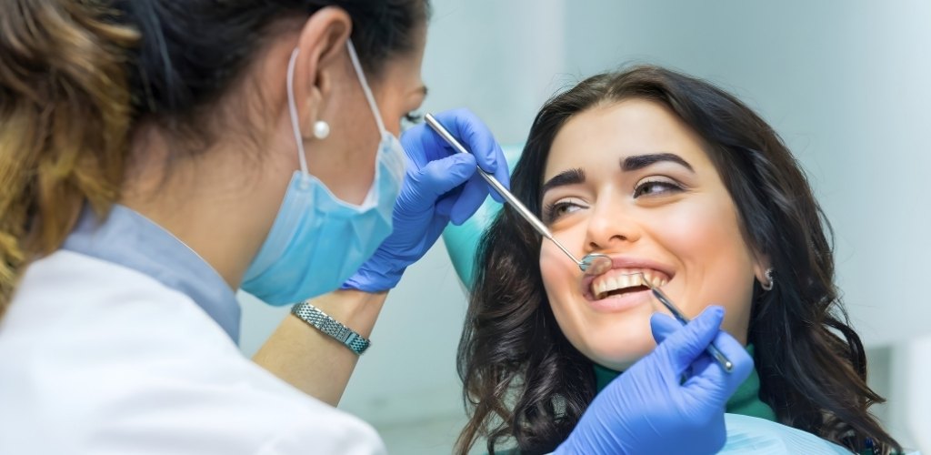 Teeth Whitening in Petrolia – Types, Cost, and What Works Best